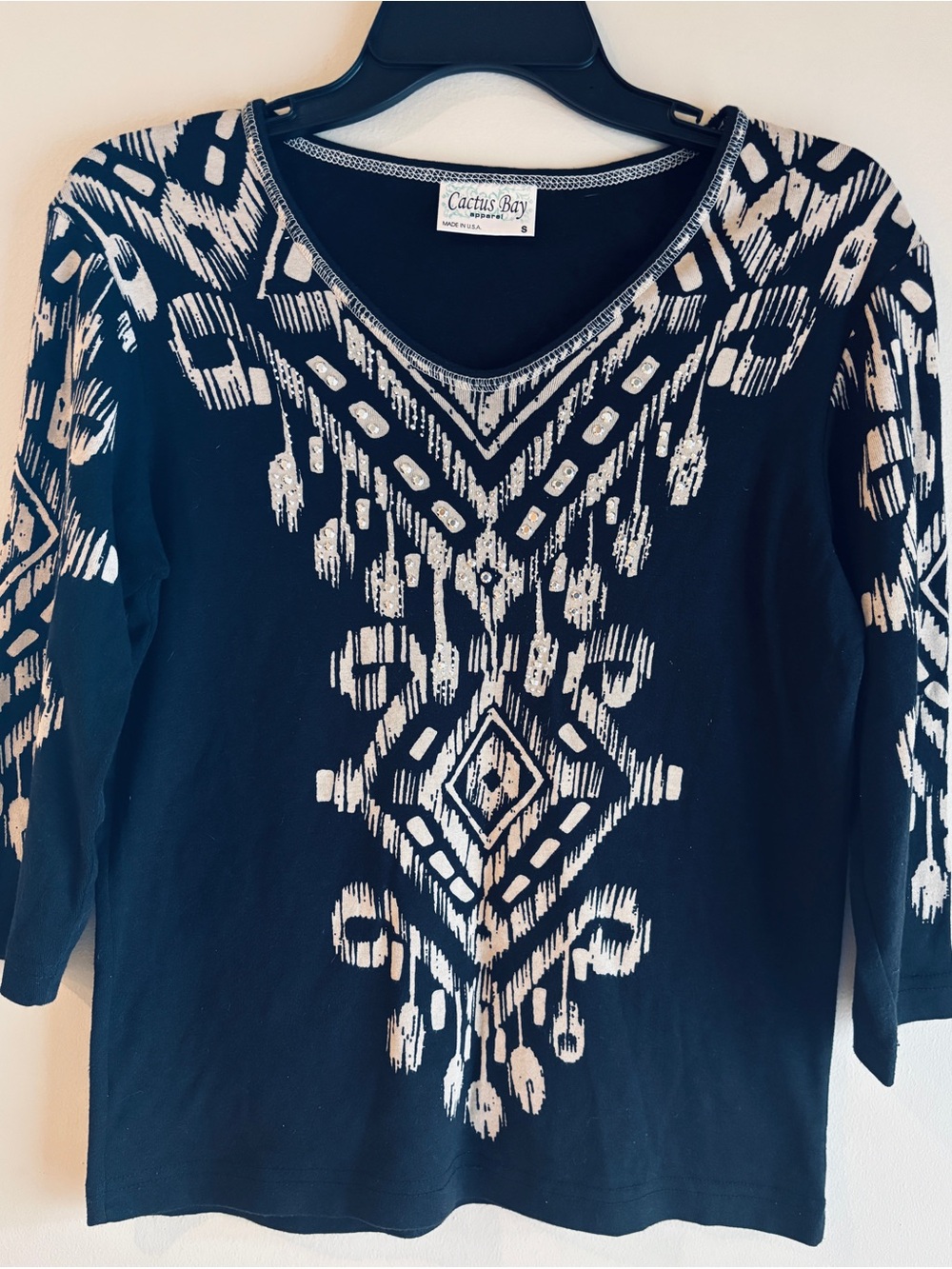 Cactus Bay Black Long-Sleeve V-Neck Top with Cream Tribal Print - Small